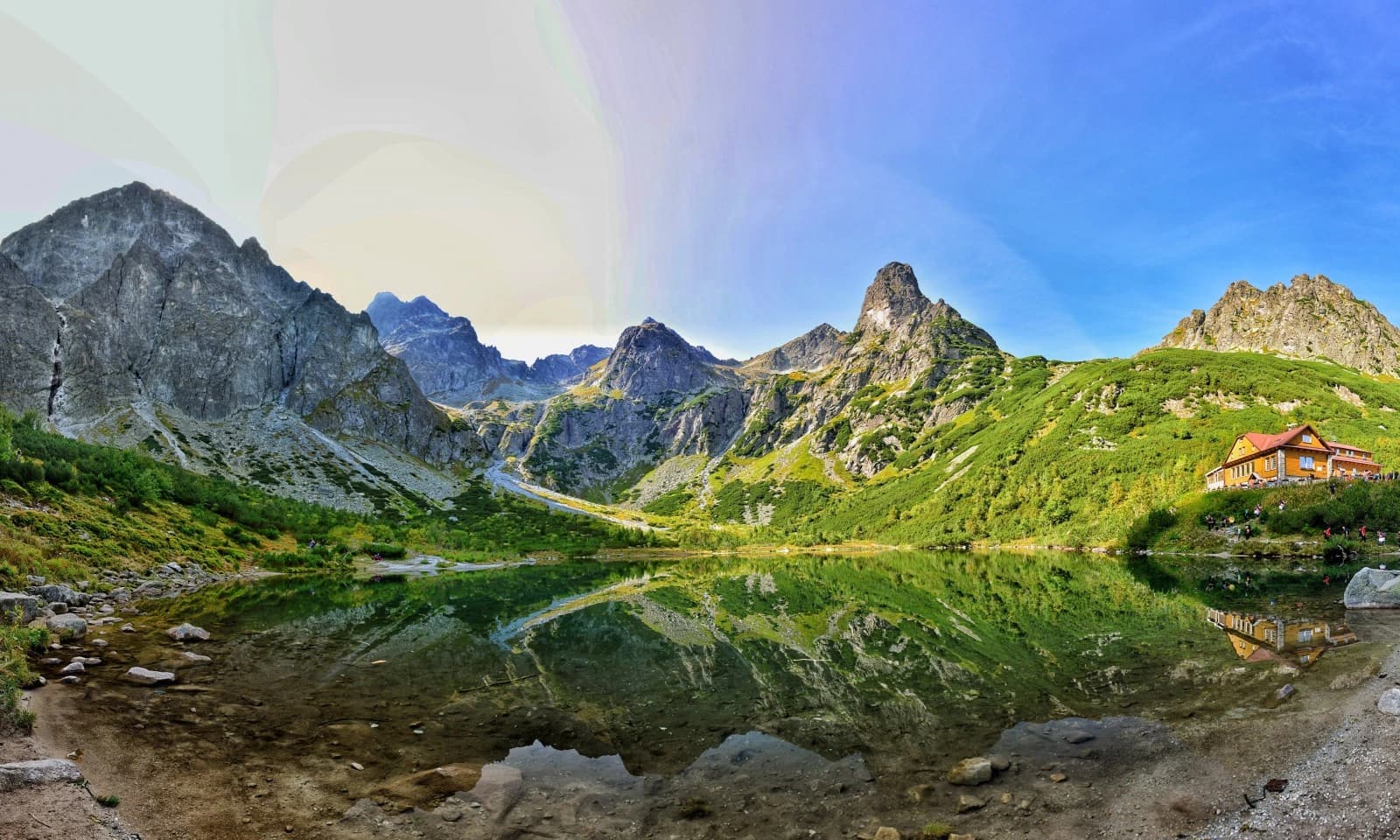 Zelené pleso - turistická trasa v okolí Apartmánov Terra, vzdialenosť 15 km - Jedna z najkrajších túr vo Vysokých Tatrách k horskému plesu s chatou.