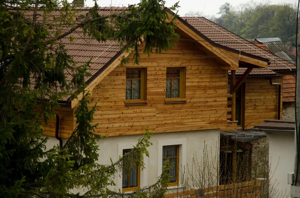 Apartmány Terra - Prírodné apartmány v srdci Vysokých Tatier | Panoramatický pohľad na apartmány Terra vo Vysokých Tatrách s výhľadom na horskú scenériu